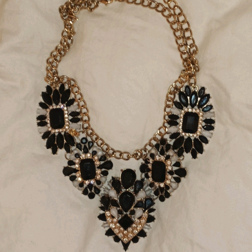Black necklece